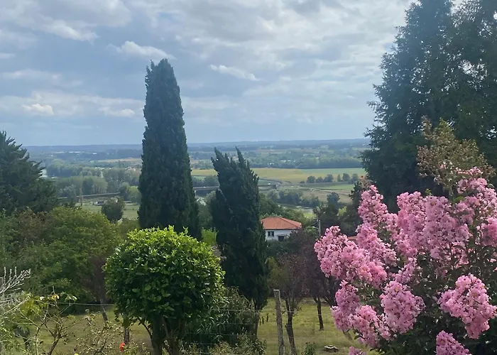 Maison Avec Acces Piscine Et Jacuzzi La Réole